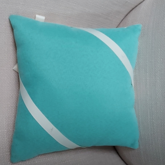 HALLMARK "Grandma Does A Heart Good" Pillow - Picture 2 of 3